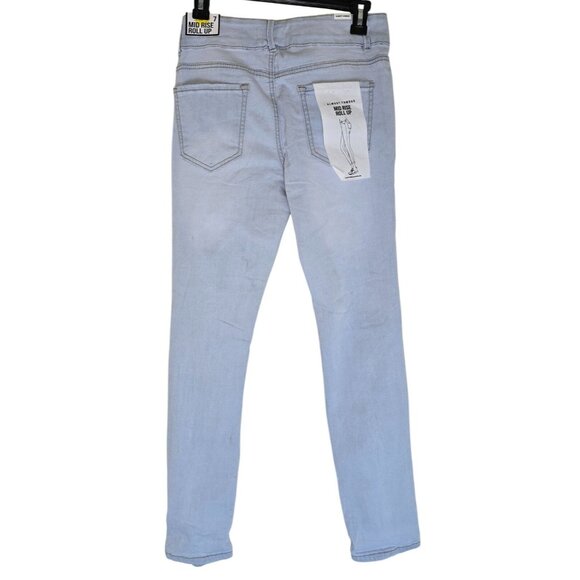 Almost Famous Mid Rise Distressed Light Wash Roll Up Skinny Jeans Size 7 Womens - Picture 4 of 6